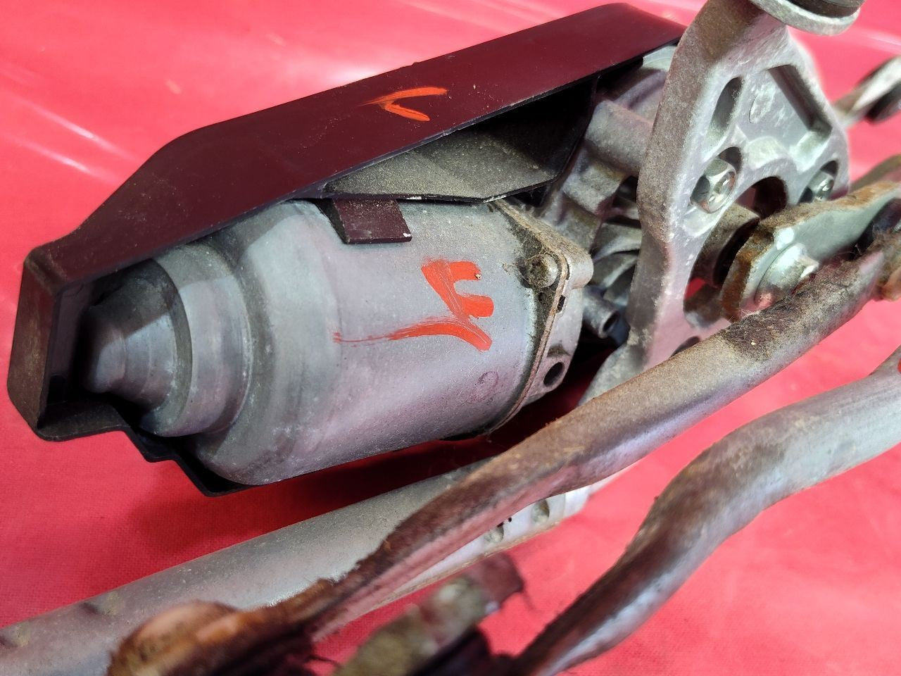 2012-2019 Fiat 500 / Fiat 500e Front Wiper Motor & Transmission Linkage