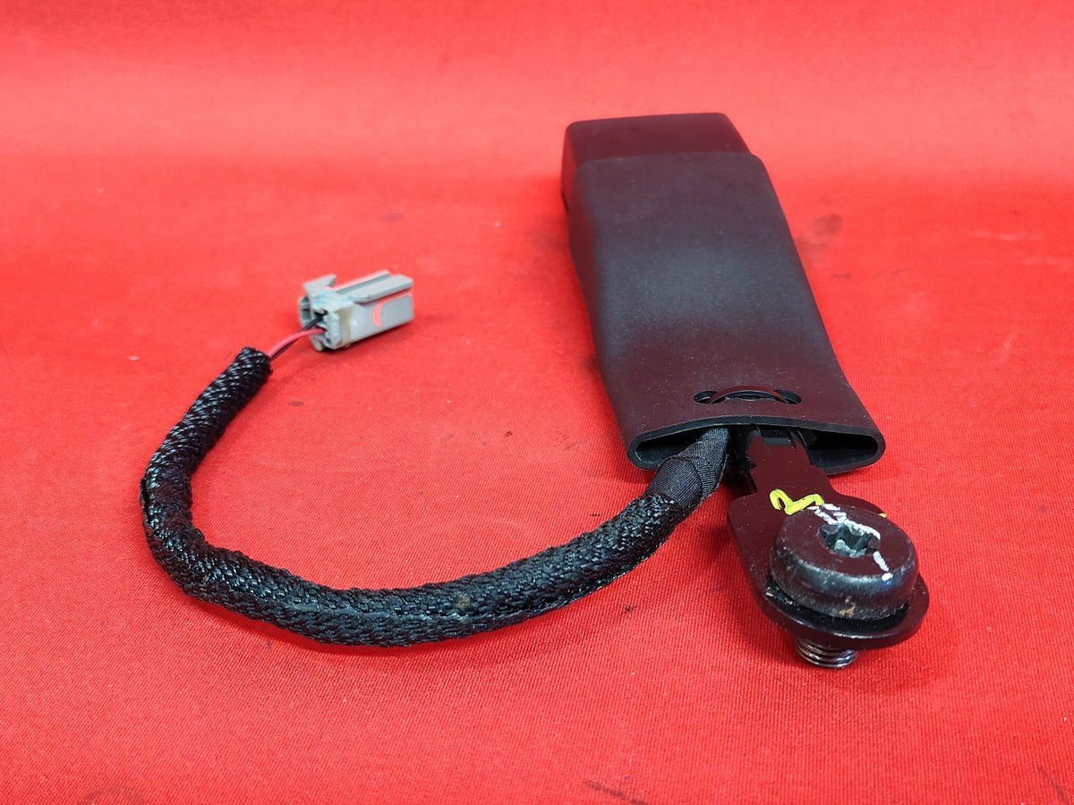 2012-2019 Fiat 500 Coupe FRONT RIGHT PASSENGER Traditional Seat Belt Buckle Blk