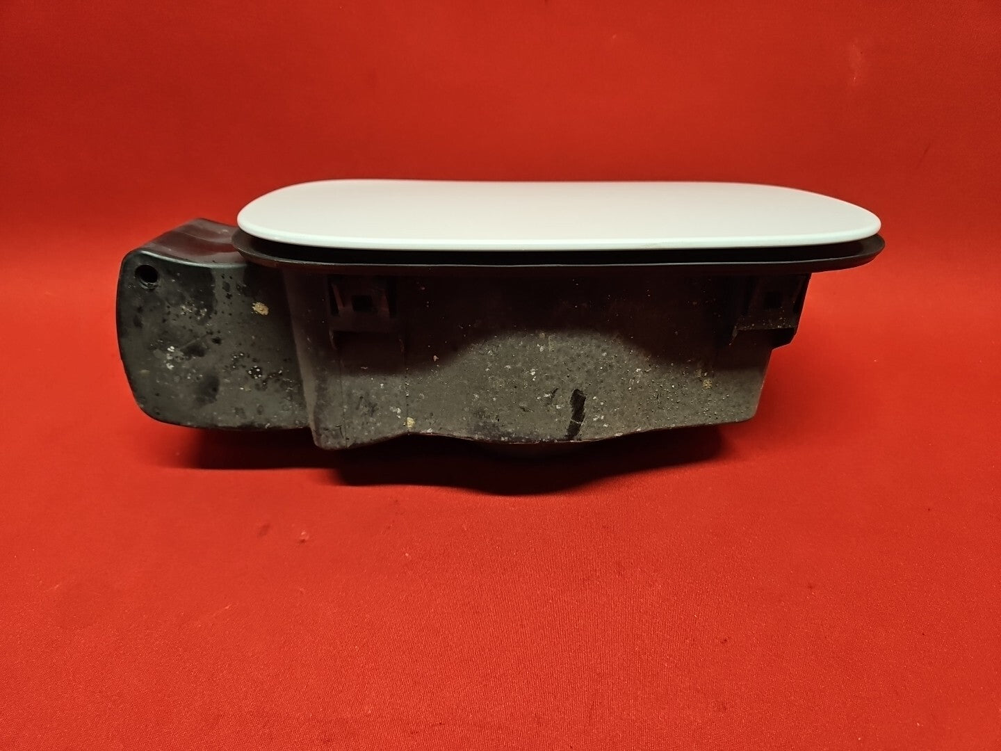 2005 - 2016 Land Rover Range Rover Fuel Filler Door Lid w/ Pocket FUJI WHITE