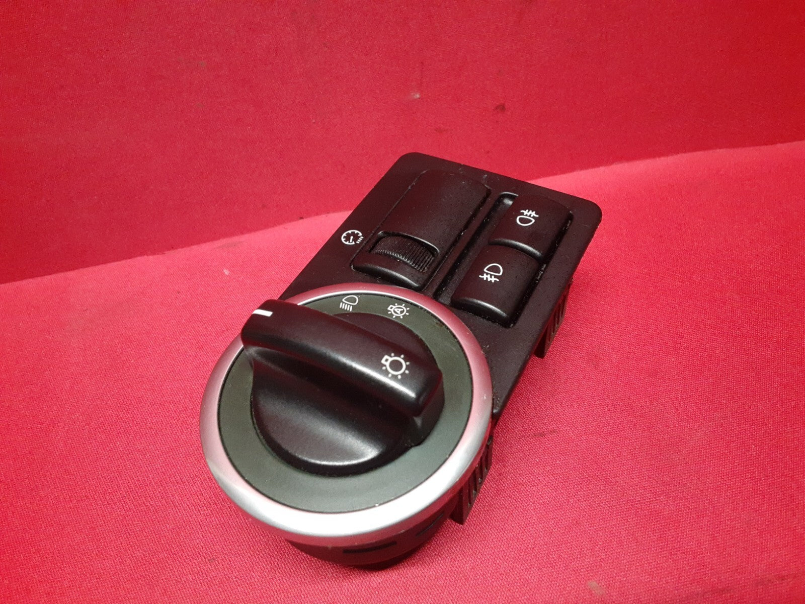 2003 - 2006 Range Rover HSE Headlight Switch w/ Auto Lamps YUD500880PUY