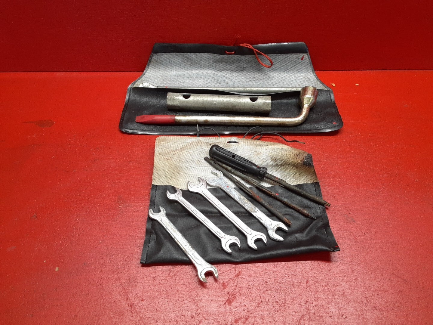 1998 1999 2000 Volvo S70 V70 Spare Tire Jack and Tools Set 9170161