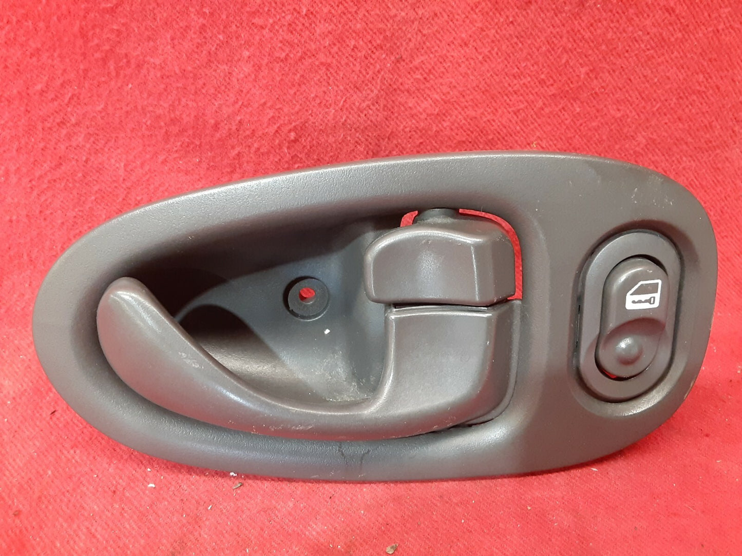 2002 2003 Saturn Vue Interior Door Handle Dark Grey RIGHT FRONT