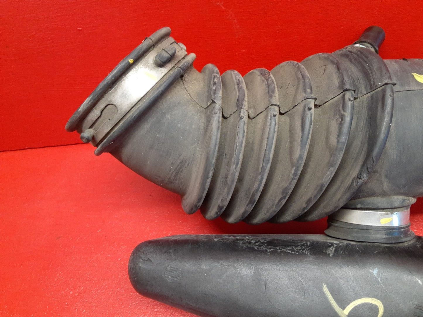 2008 - 2012 Ford Escape Hybrid Engine Air Intake Duct Tube Resonator Hose
