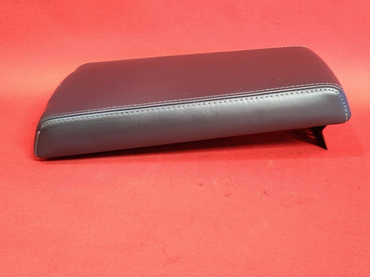 2009-2012 Jeep Liberty Center Console Arm Rest Lid Leather w/ WHITE STITCHING