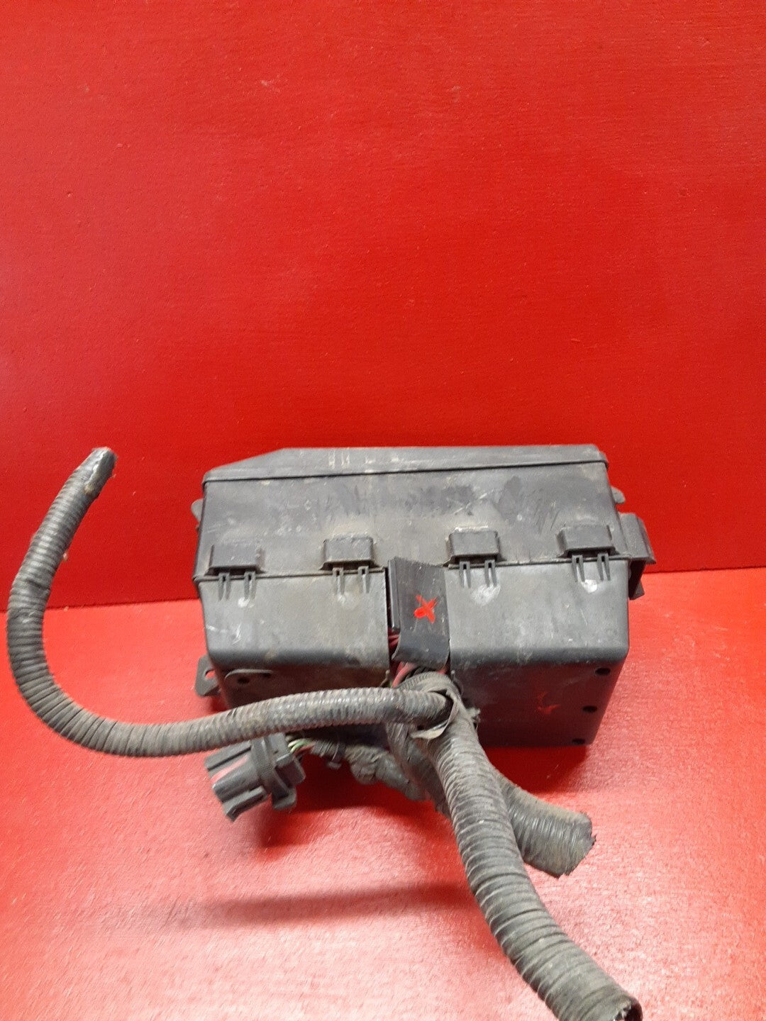 2005 Ford Focus 2.0L Engine Bay Fuse Block Junction Box