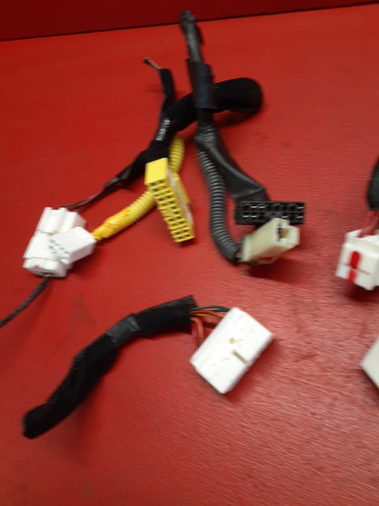 2006 Hyundai Elantra Interior Cabin Fuse Junction Block Pigtails 91110-2D001