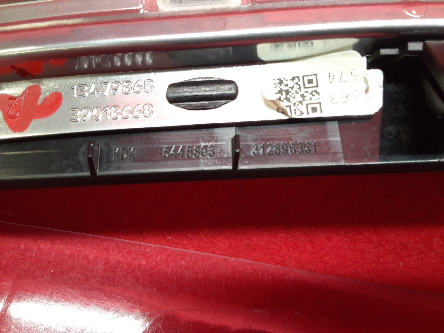18-20 Buick Regal Sportback TourX Dash Radio Display Screen Trim Bezel Molding