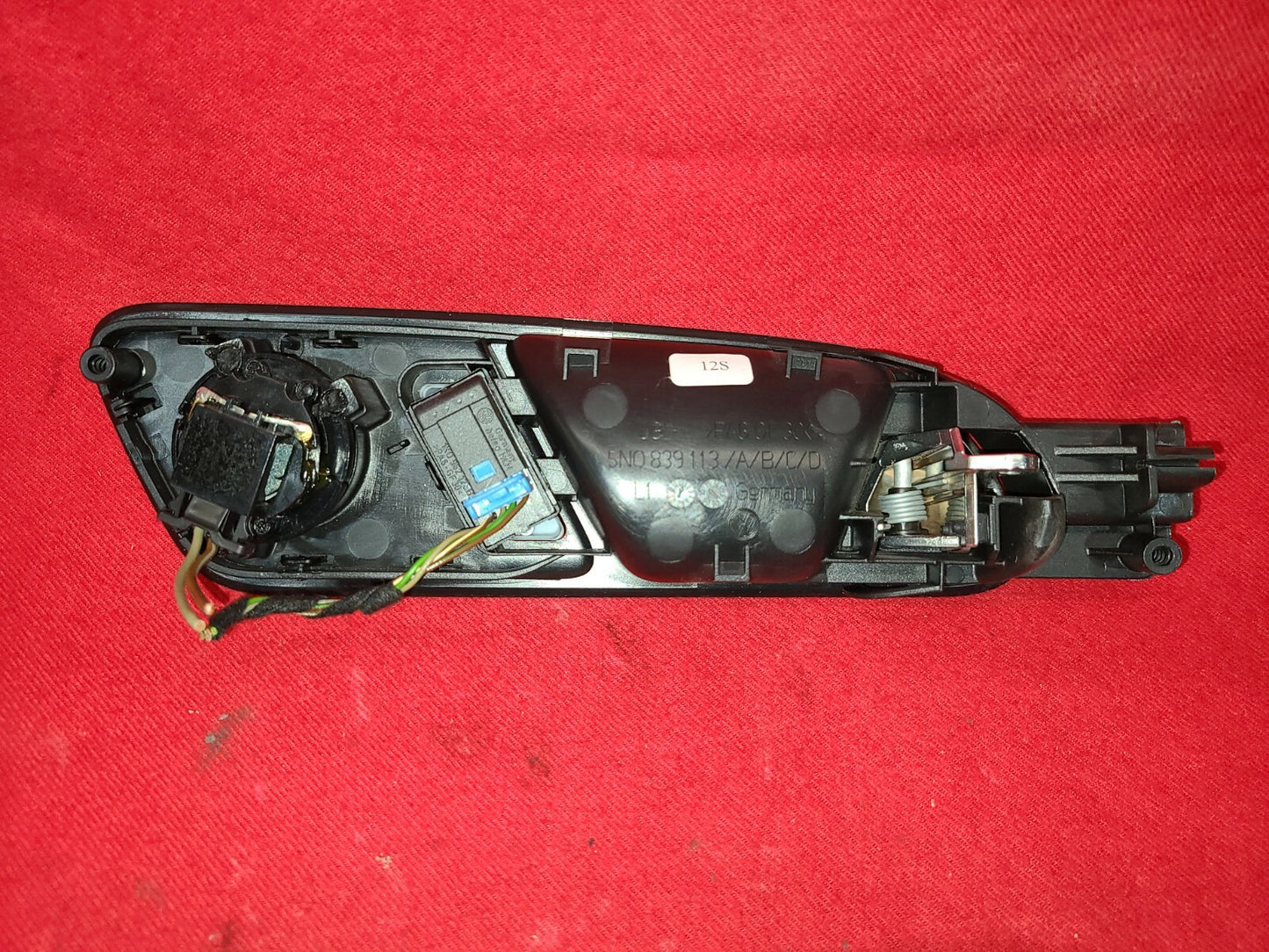 2009 - 2018 Volkswagen Tiguan - Rear Left Door Interior Door Handle / Bezel