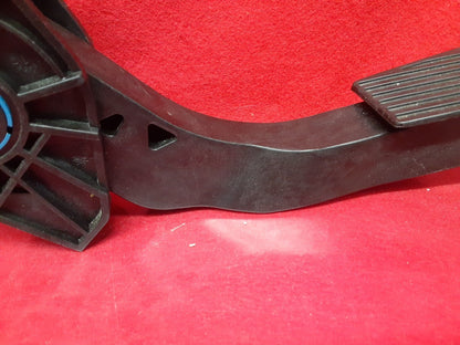 18-20 Buick Regal 16-19 Malibu 17-19 LaCrosse Accelerator Gas Pedal 84657611
