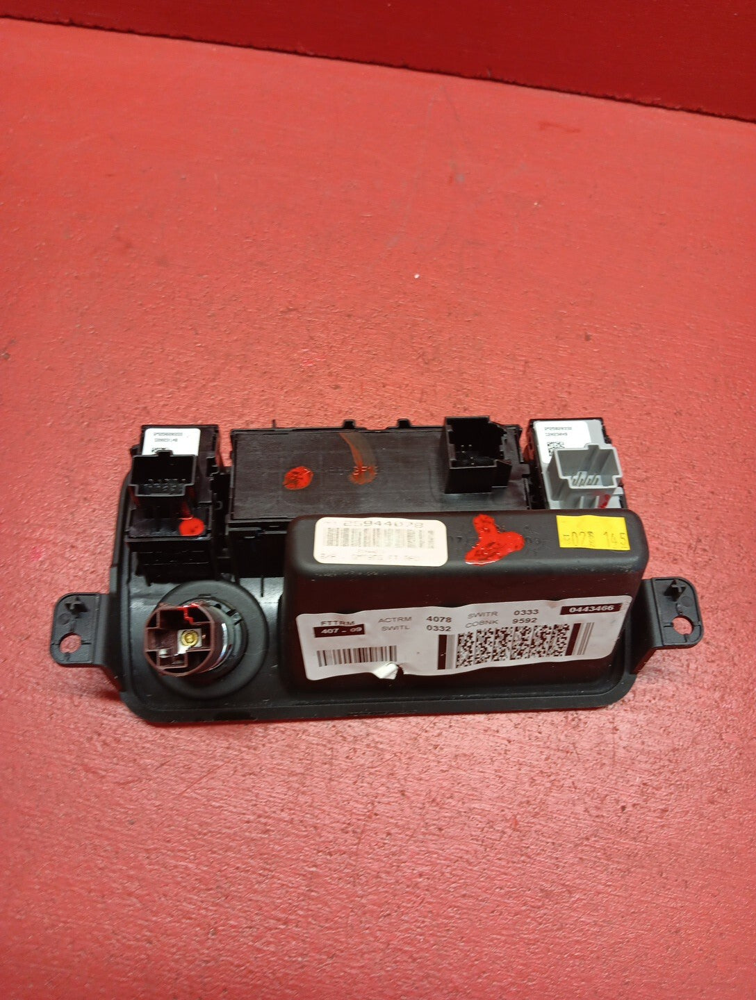 2007-2012 GM GMC Acadia Front Console Switch 12v Cubby 25944078