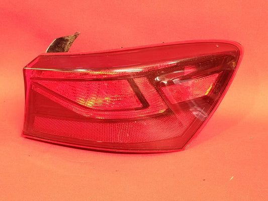 2019-2024 Kia Forte RIGHT PASSENGER OUTER Quarter Incandescent Tail Light Lamp