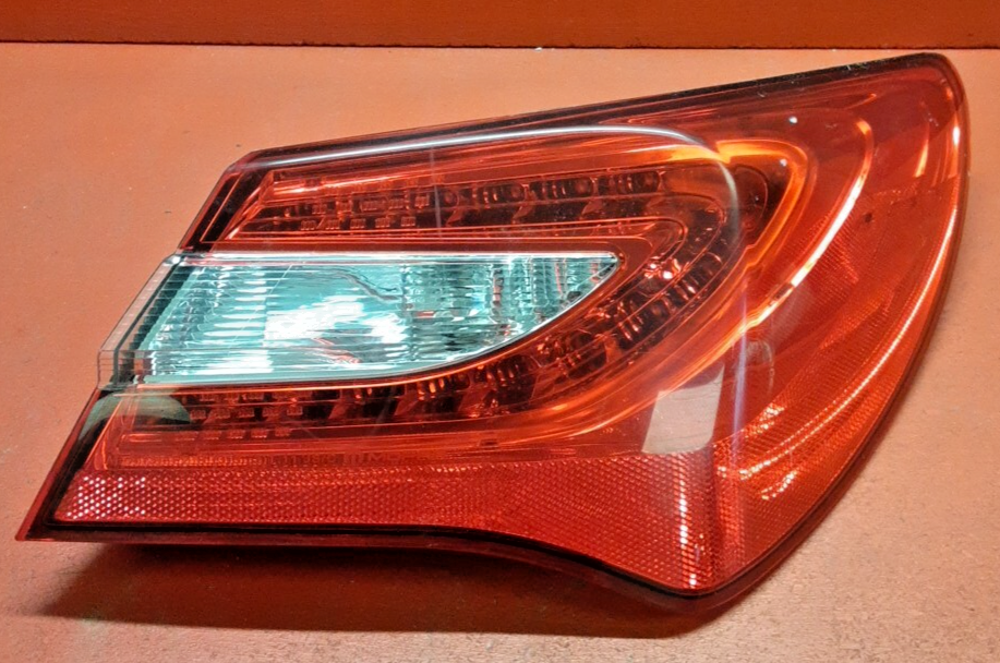 2011-2014 Chrysler 200 Right Passenger Taillight Lamp Unit 5182524AD