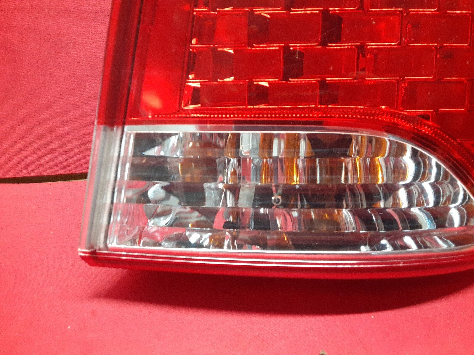2011 - 2013 Kia Sorento PASSENGER Quarter Tail Light Lamp Halogen 92402-1U000