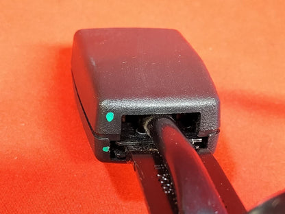 2009-2012 Jeep Liberty FRONT LEFT DRIVER Seat Belt Buckle Tongue Black