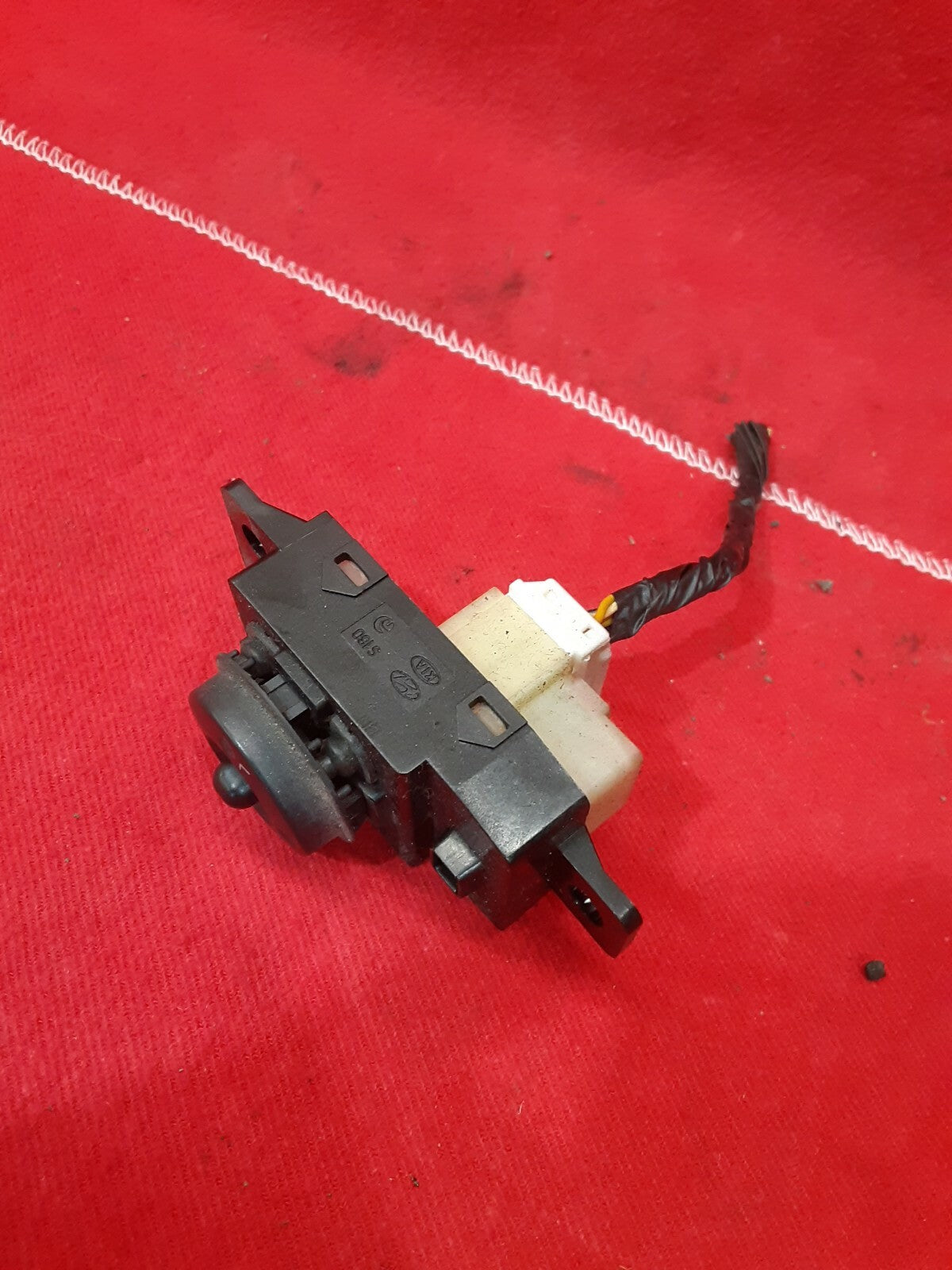 2010 2011 2012 2013 Kia Forte / KOUP Side View Mirror Adjust Switch / Knob