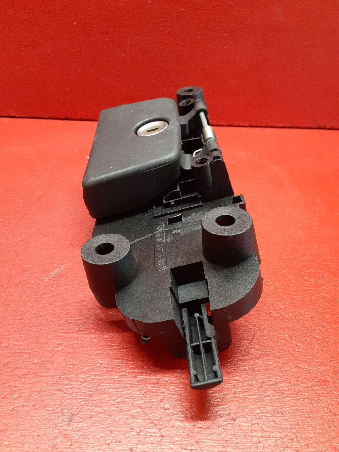 2007 Volvo V50 Glove Box Storage Container Lock Assembly