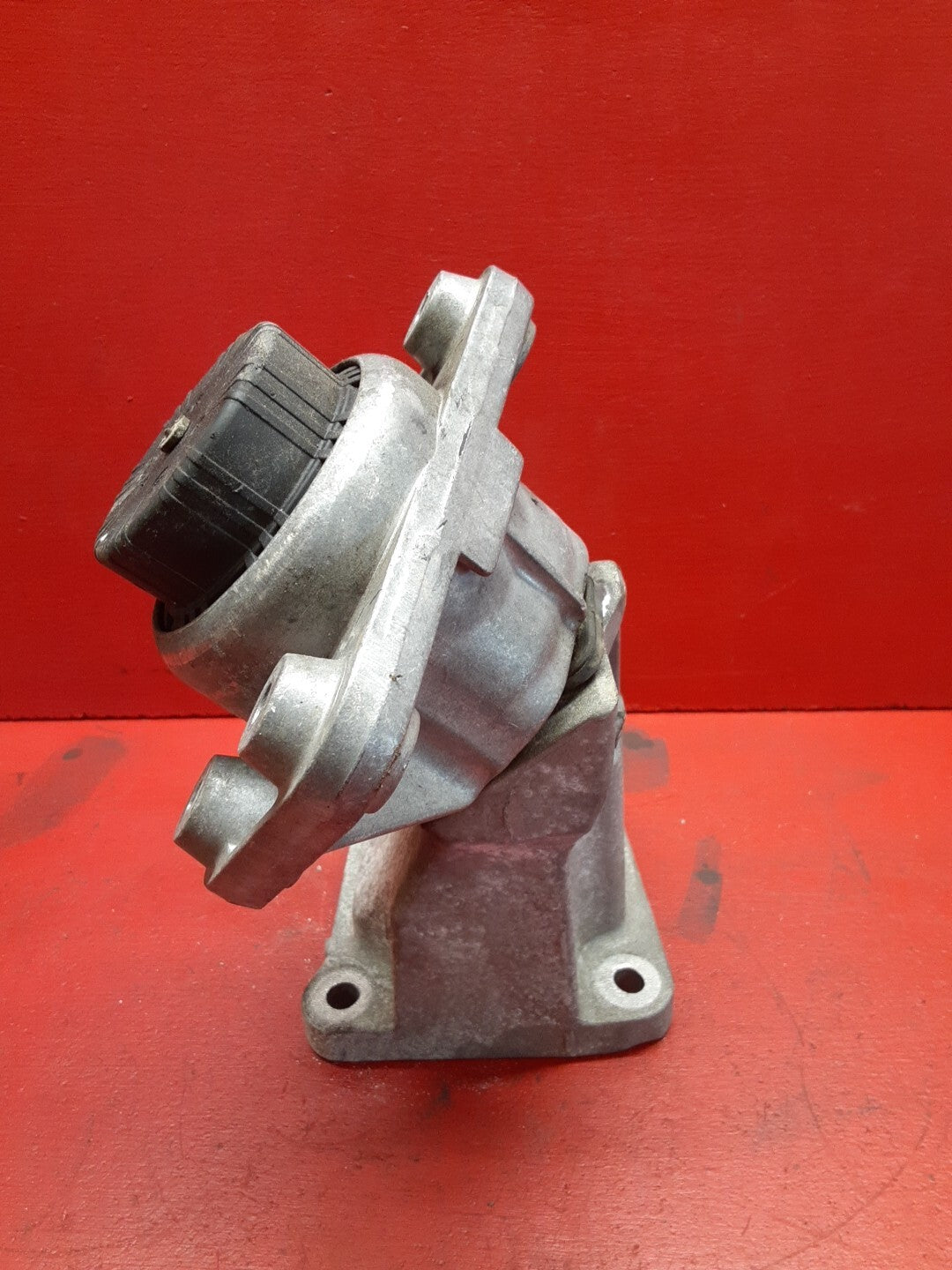 2013-2023 Land Rover Range Rover 5.0L Engine Motor Mount Assembly Left LR033183