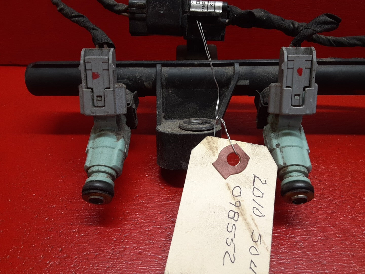 2010 2011 Kia Soul 2.0L Gas Engine Fuel Rail and Injectors