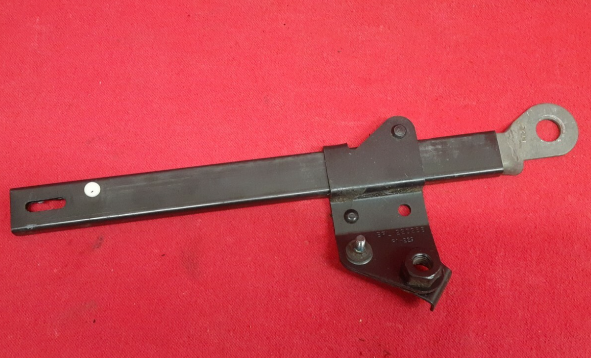 1991 1992 1993 1994 Ford Explorer RIGHT FRONT Seat Belt Buckle Slide Rail 