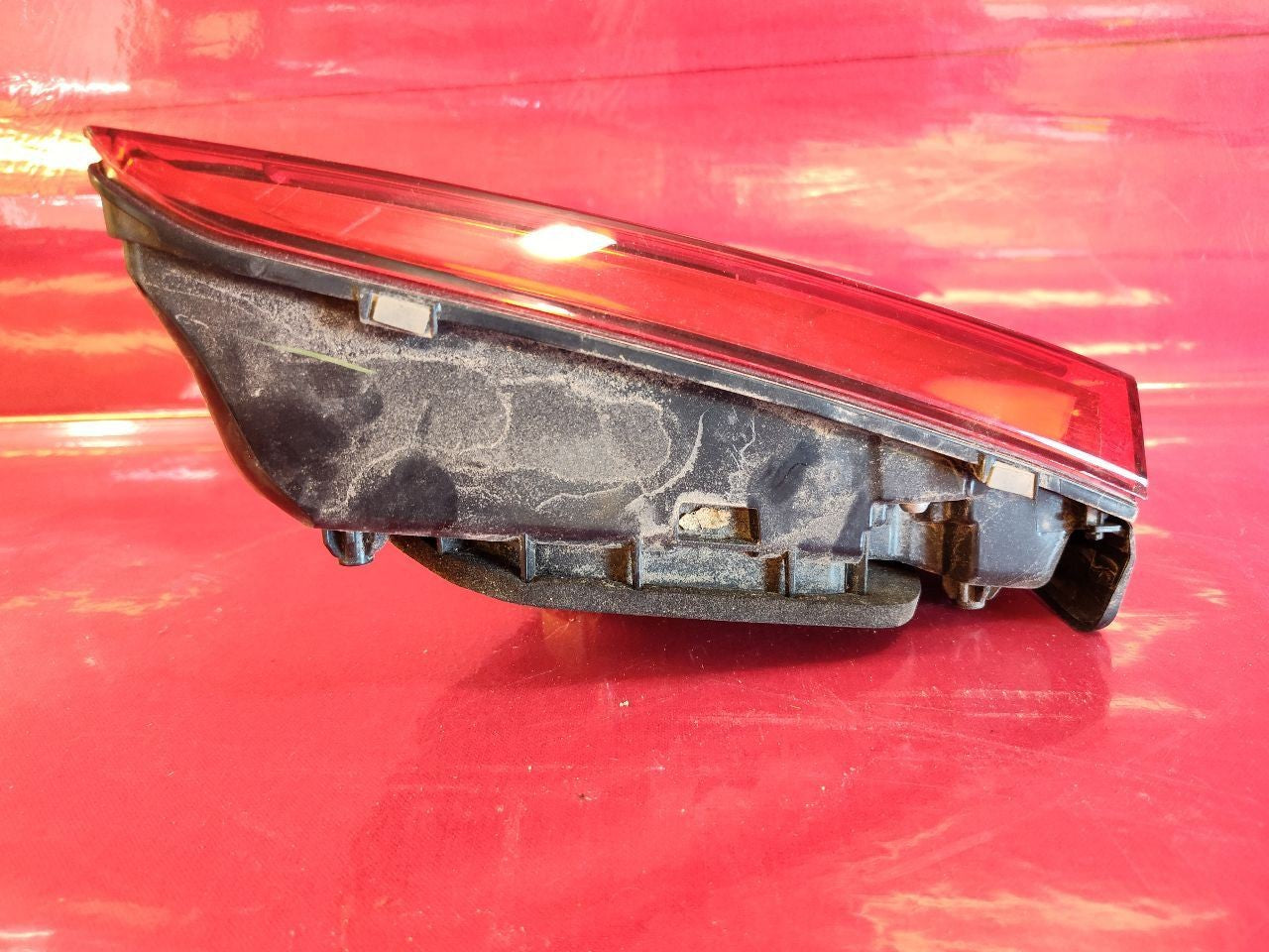 18-24 VW Volkswagen Tiguan LEFT DRIVER Inner Liftgate Mounted Tail Light Lamp