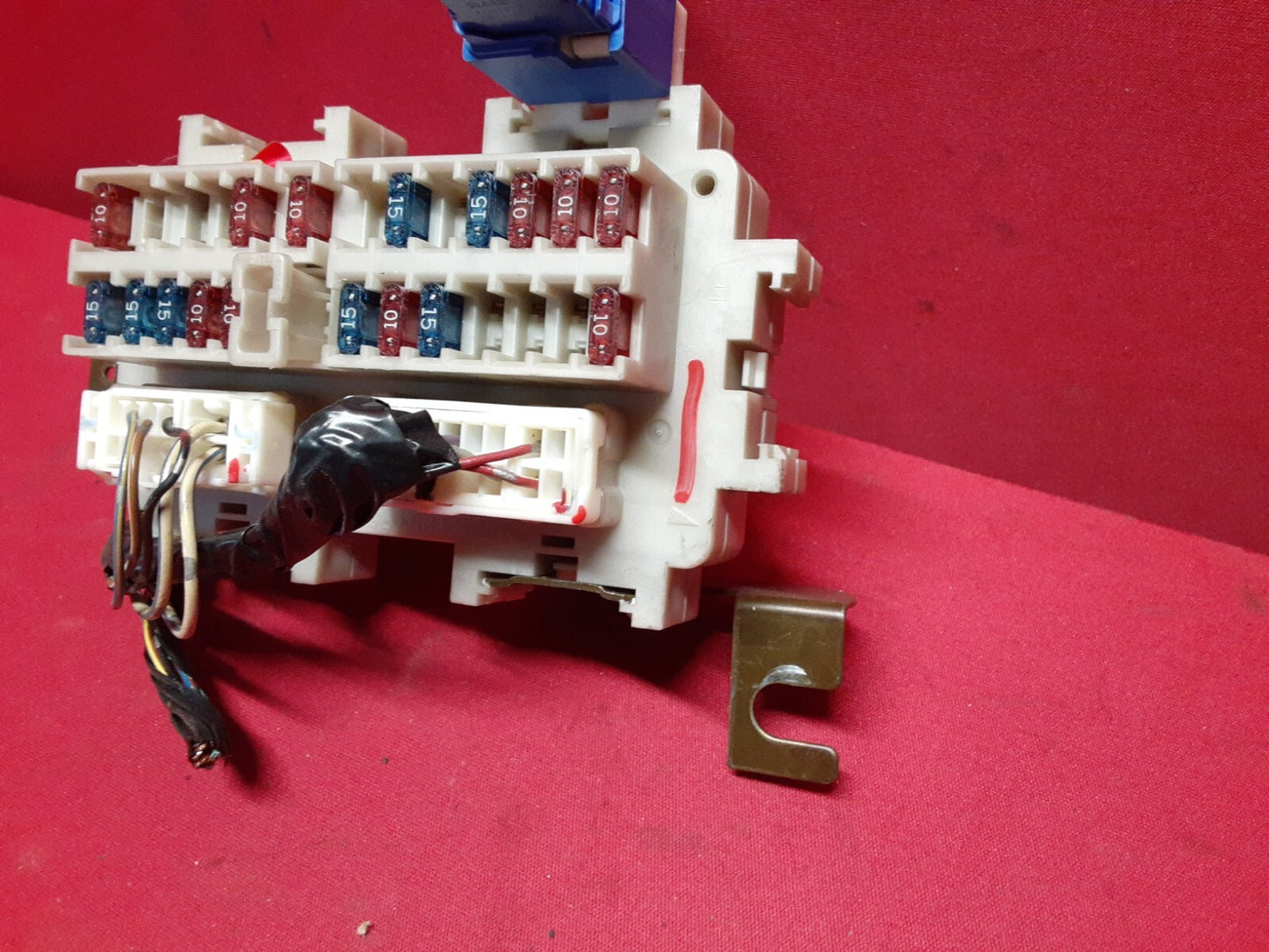 2002 - 2004 Nissan Altima Interior Fuse Box Relay Junction Block 24350-8J01A