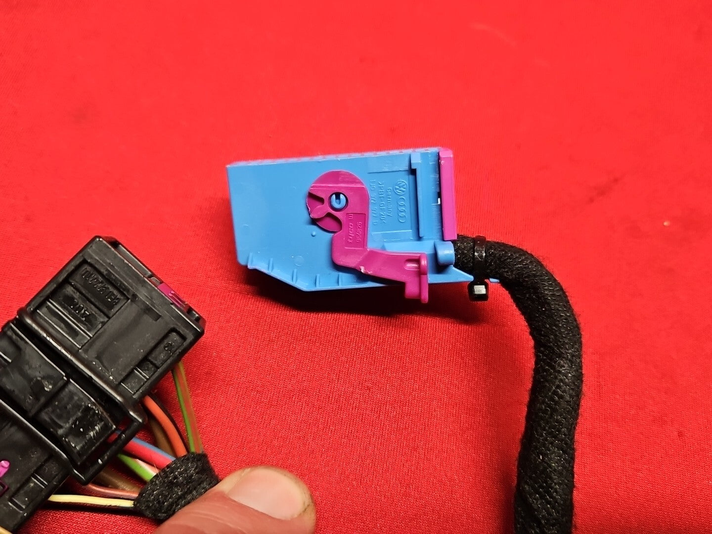 2007 2008 2009 Audi Q7 - Comfort Body Control Module Computer - PIGTAILS ONLY