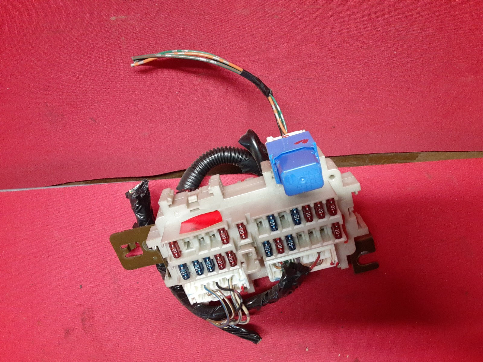 2002 - 2004 Nissan Altima Interior Fuse Box Relay Junction Block 24350-8J01A