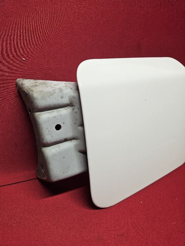 06-07 Charger 05-08 Magnum 05-10 Chrysler 300 Fuel Filler Door PW1 White