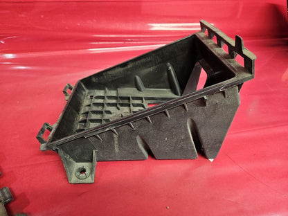 1996-1999 Oldsmobile Aurora 4.0L Air Cleaner Filter Box Housing Top / Bottom Set