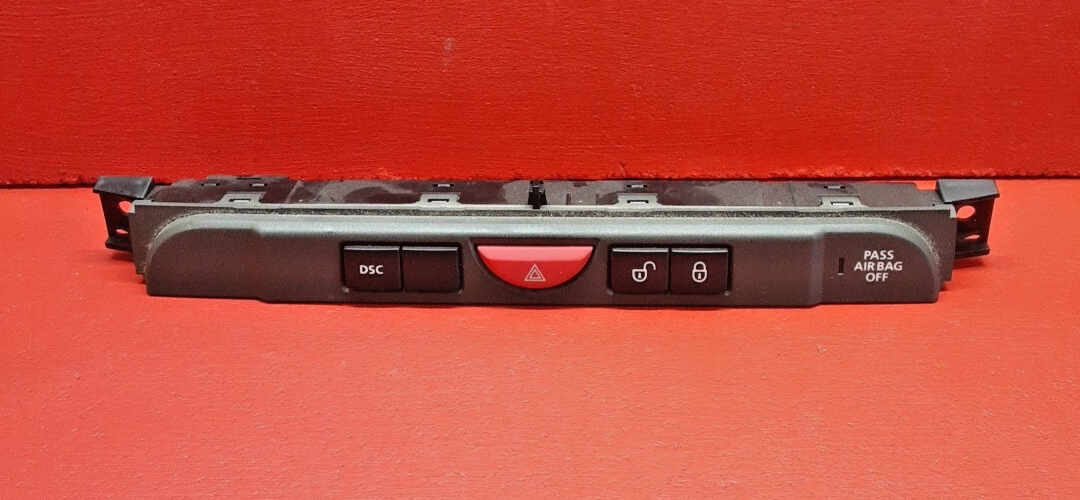 2005 2006 2007 Land Rover LR3 Hazard Switch Lock Switch Assembly YUL500450WUX