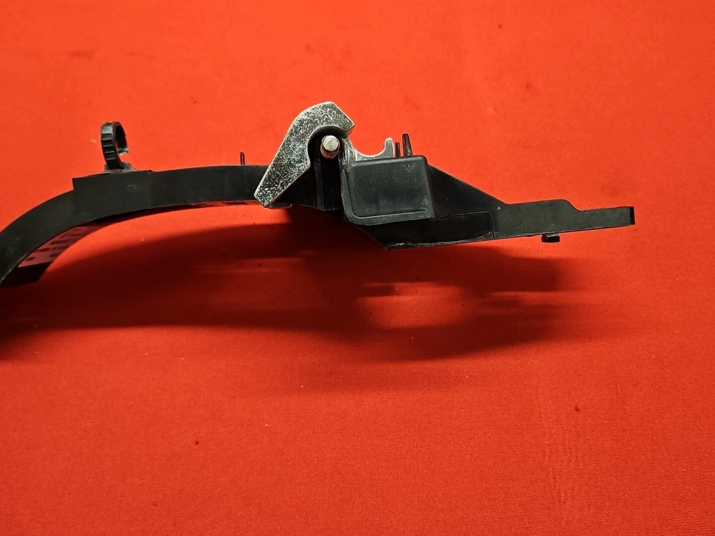 2005 - 2016 Land Rover Range Rover RIGHT PASSENGER REAR Door Handle Base Bracket