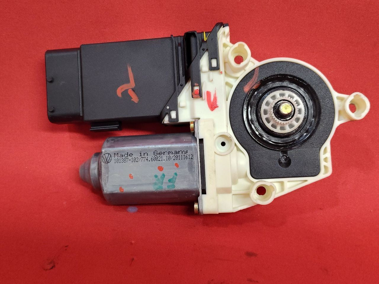 2002-2010 VW Volkswagen Beetle FRONT RIGHT PASSENGER Door Window Motor
