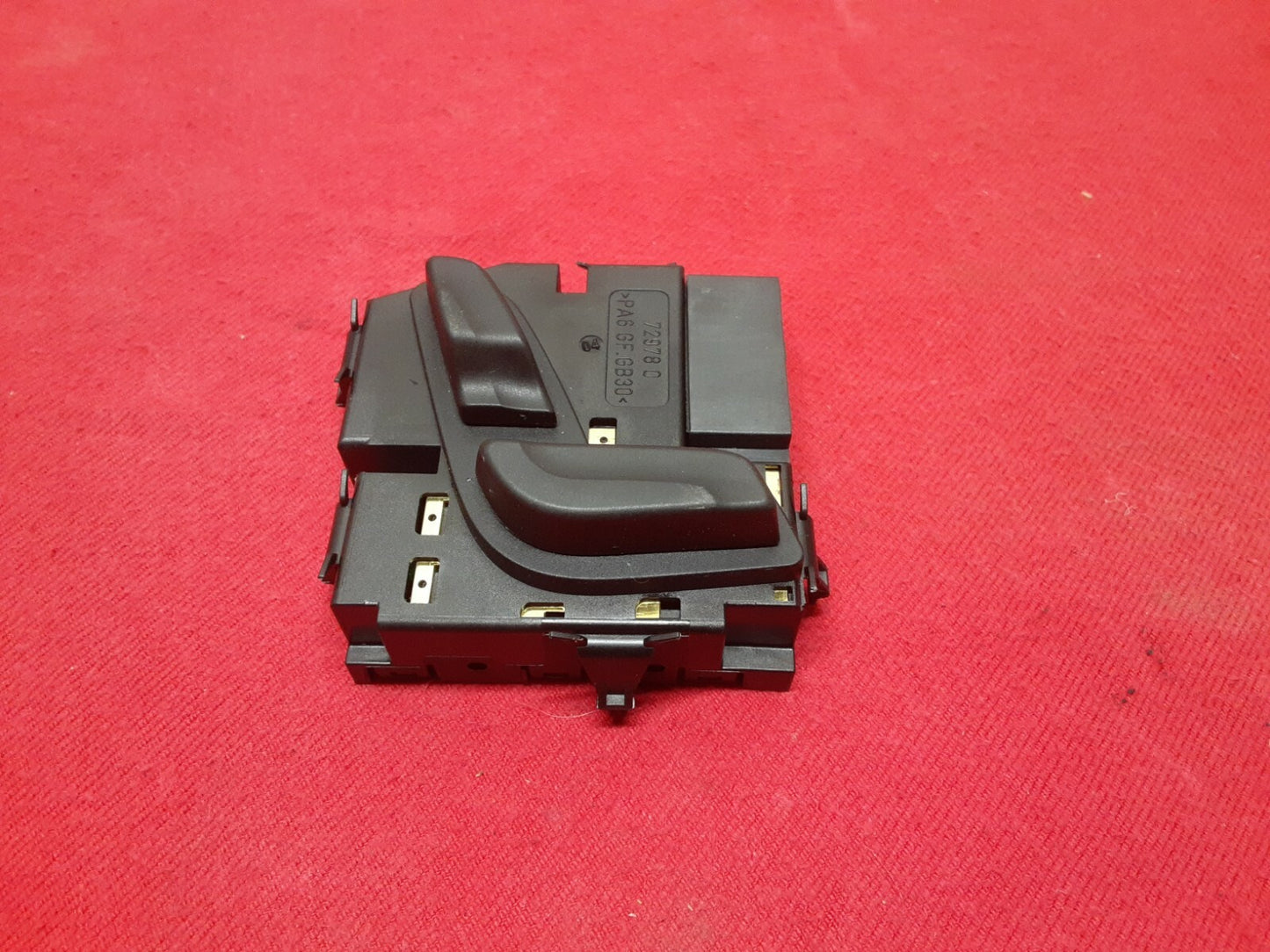 2012 Mercedes C-Class RIGHT PASSENGER Seat Tilt Forward Back Switch 2048701758