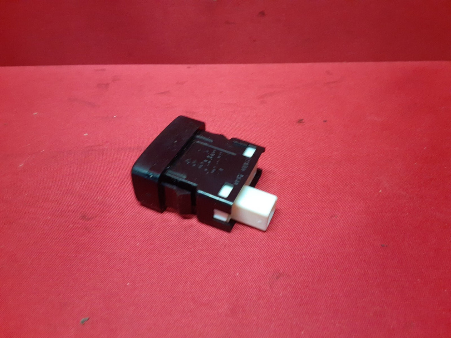 2001 - 2007 Toyota Highlander Dash Security Alarm Indicator Lamp 81850-48020