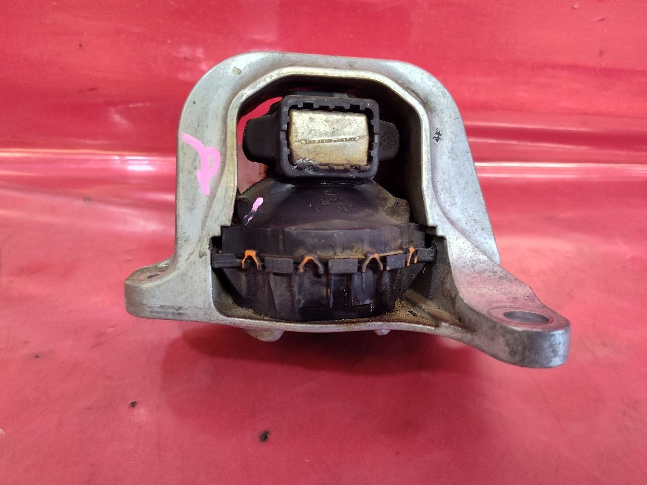 2015-2019 Fiat 500 Auto Trans Right Engine Motor Mount Isolator Bracket - 67k