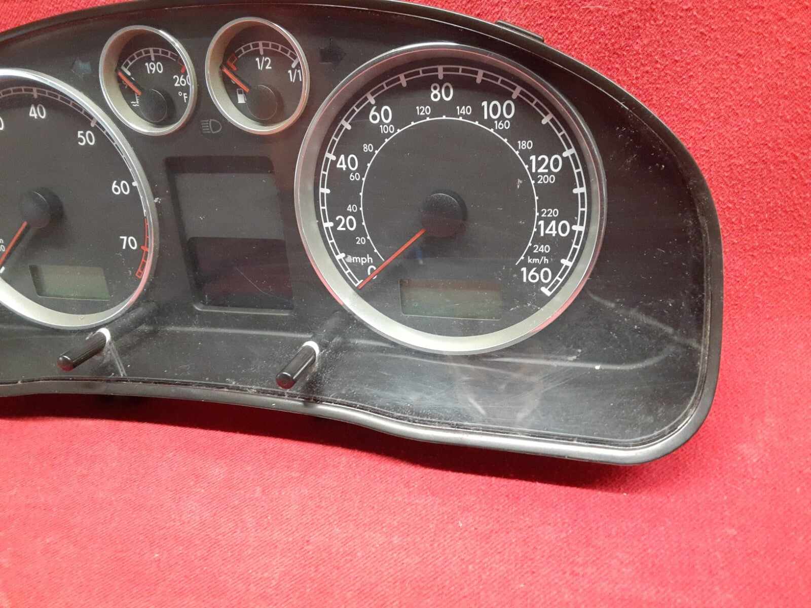 2001 - 2005 VW Volkswagen Instrument Cluster Speedometer 3B0-920-927B