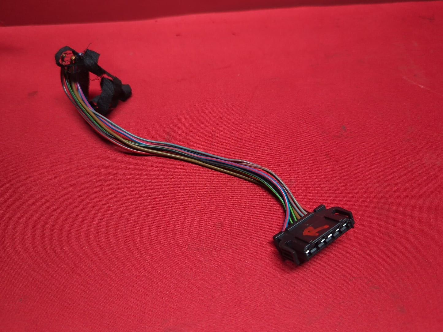 2002 - 2005 Audi Wagon RIGHT Tail Light Lamp Assembly 	4B9-945-095-G-3FZ PIGTAIL