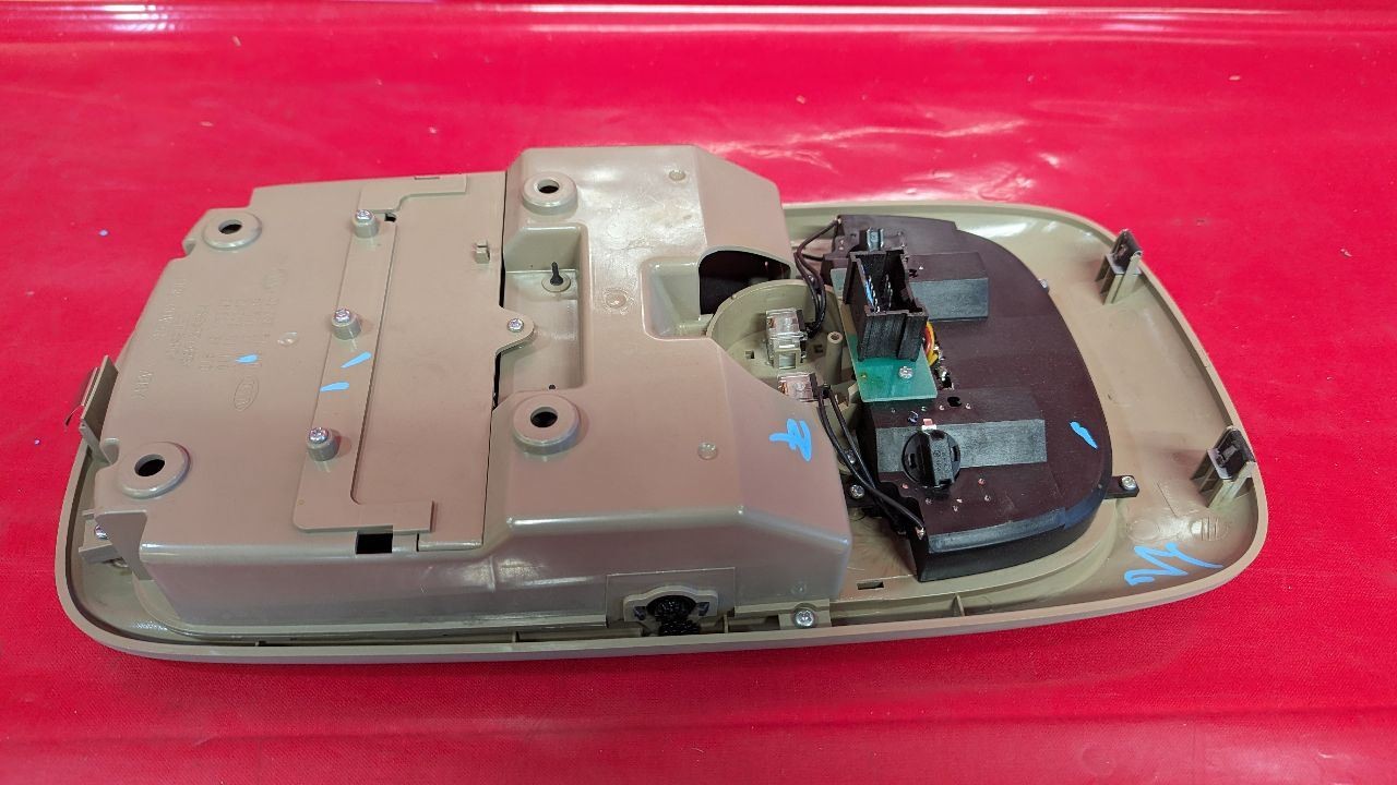 2007-2009 Kia Sorento Upper Dome Light Sunglass Compartment Map Console Beige