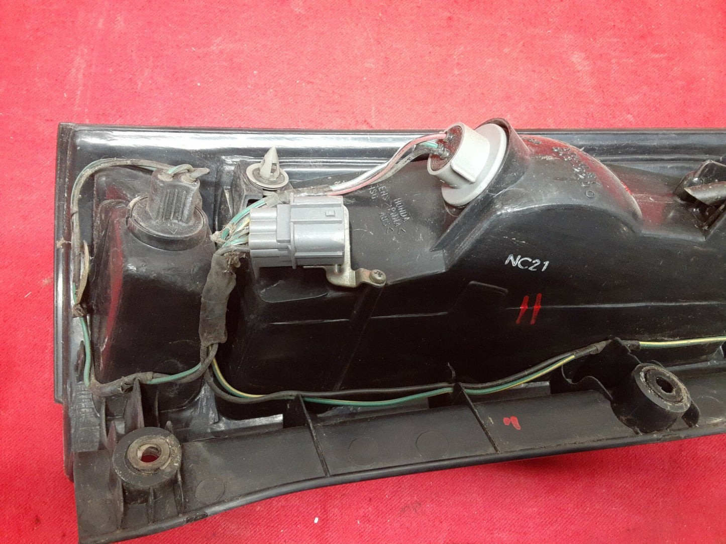 1997 1998 1999 2000 2001 Honda CRV CR-V RIGHT PASSENGER Tail Light Lamp 