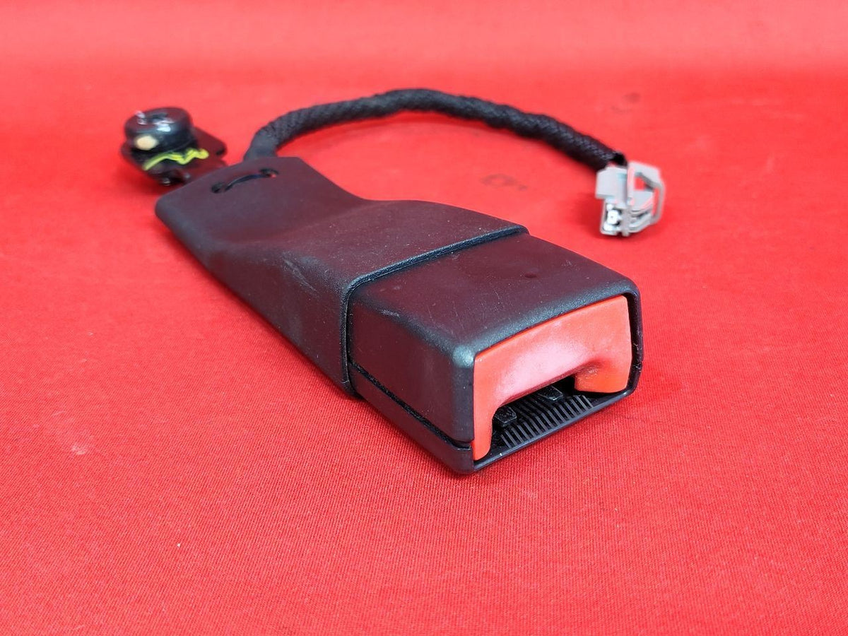 2012-2019 Fiat 500 Coupe FRONT RIGHT PASSENGER Traditional Seat Belt Buckle Blk