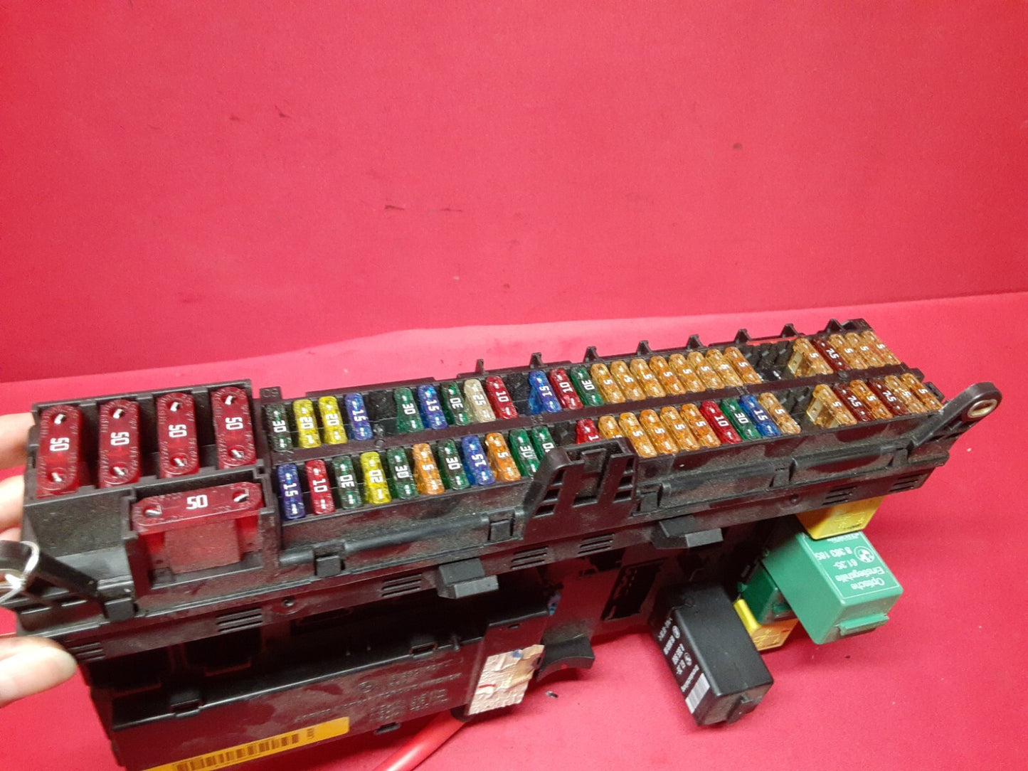 2003 - 2005 Land Rover Range Rover HSE Passenger Under Dash Fuse Box YQE500050
