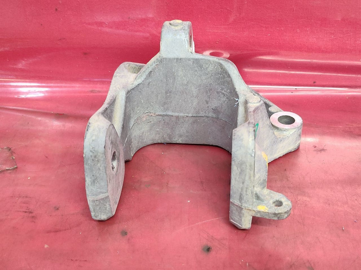 2011-2020 Chrysler Dodge 3.6L Van REAR Engine Mount Bracket 4721570AB