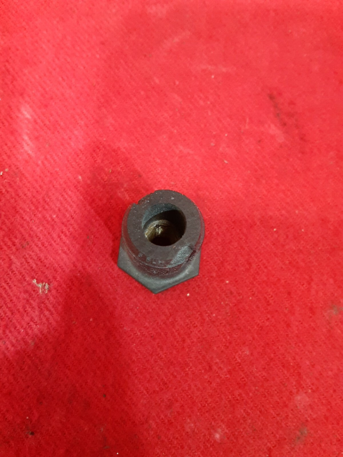 Land Rover / Jaguar Right Passenger Headlight Mounting Tab Screw Stabilizer