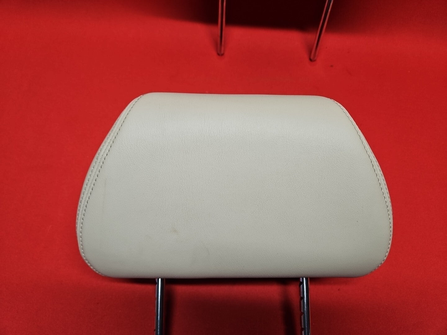 2007-2009 Saturn Aura Front Seat Headrest Set LEFT RIGHT 25872782