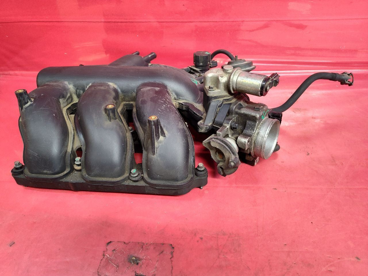 2001-2004 Ford Escape XLS XLT 3.0L V6 DOHC Upper Intake Manifold Plenum Inlet