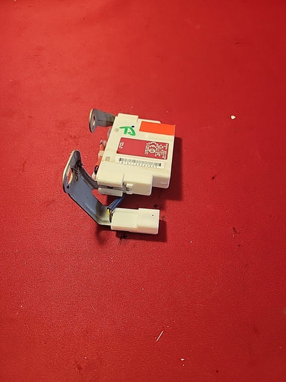 2004 - 2009 Toyota Prius indoor Oscillator Control Module OEM 8999247040