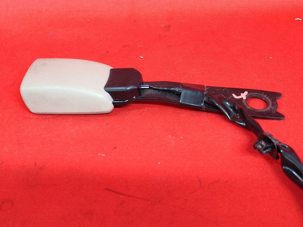 2006-2012 Toyota Rav4 Japan Built FRONT RIGHT PASSENGER Seat Belt Buckle