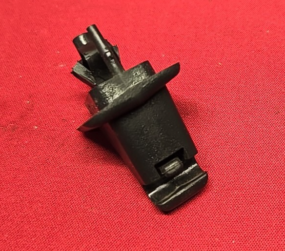1998 - 2004 Chevrolet GMC Oldsmobile Sun Visor Holder Clip Black - QUANTITY: 1