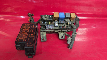 2000 Nissan Pathfinder 4WD Auto Trans Engine Bay Fuse Box Junction Block
