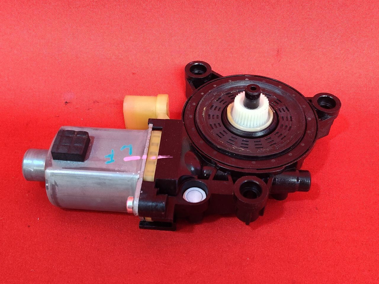 2019-2024 Kia Forte FRONT LEFT DRIVER Power Window Motor 82450-M6010